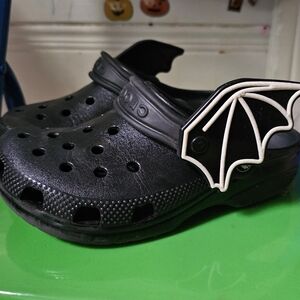 Crocs Kids Bat Wing Clogs - Black